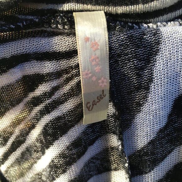 Easel of Los Angeles Fine Gauge Knit Zebra Blouse - Picture 4 of 4